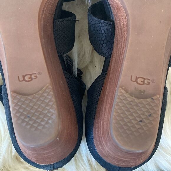 UGG Yasmin Snake Wedged Black Leather Sandals Sz 7.5 Fringes Shoelaces Boho - Picture 8 of 12